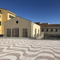 Scoglio della Regina (Livorno) - Progettazione delle nuove strutture dei bagnetti ora uso direzionale: strutture portanti in C.A. e copertura in legno lamellare Scoglio della Regina (Livorno) - Progettazione delle nuove strutture dei bagnetti ora uso direzionale: strutture portanti in C.A. e copertura in legno lamellare